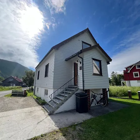 Morhuset Med Egen Hage Og Veranda Hébergement de vacances *