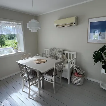 Дом отдыха Morhuset Med Egen Hage Og Veranda Bleik